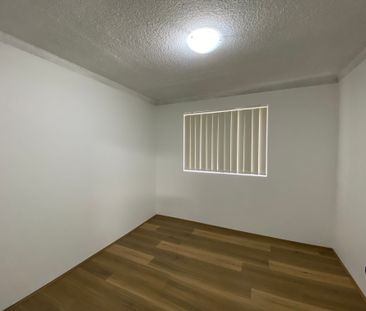 Ground Floor Unit! - Photo 3