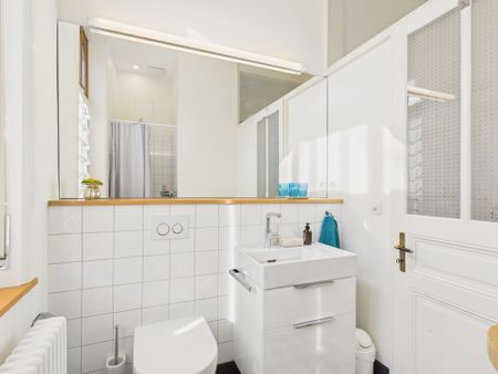 Elegant 2.5-Room Apartment in a Historic Jugendstil Villa in Basel - Photo 3