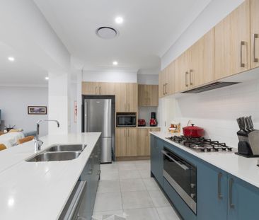 Spacious 5-Bedroom Family Home for Rent in Stream Hill - Photo 3