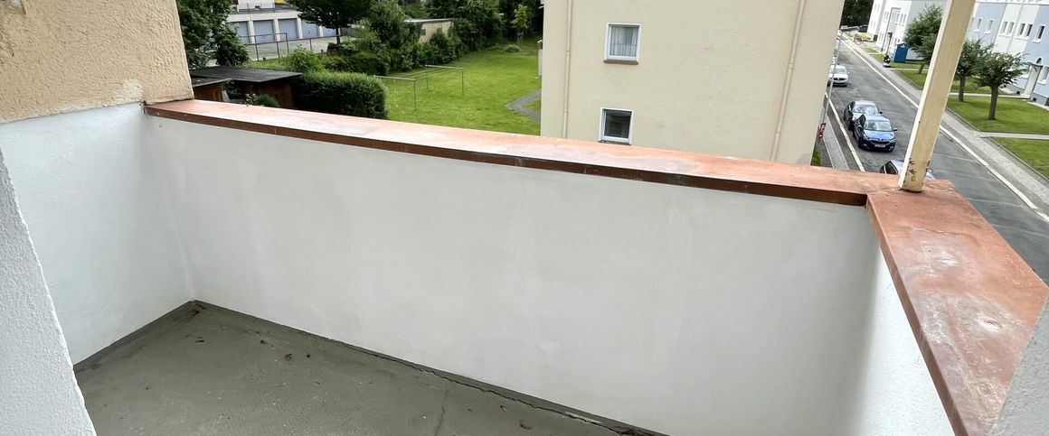 Frisch renoviert, hereinspaziert! 3R-Wohnung ab Juni 2024 mit Balkon, bezugsfrei - Photo 1