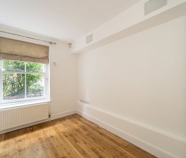 3 bedroom flat to rent - Photo 4