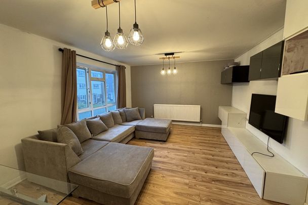 Wakehams Green Drive, CRAWLEY - Photo 1