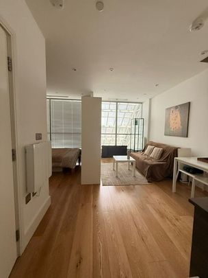 Studio Flat, Trinity Square, TW3 - Photo 1