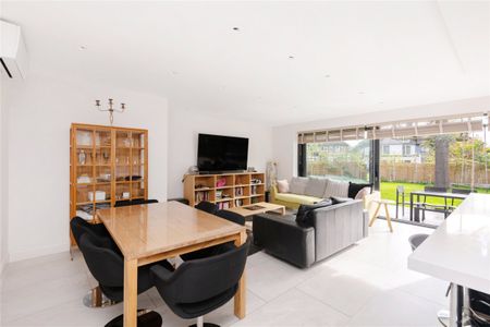 Mowbray Road, HA8, London - Photo 5