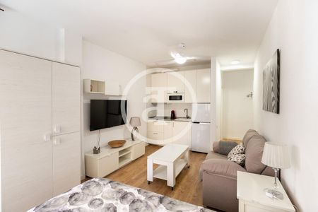 Piso de alquiler en Carrer de Joan Gamper, Barri de les Corts - Photo 2