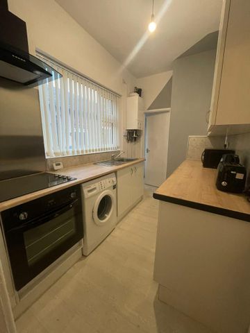 1 bedroom in a house share to rent - Photo 3