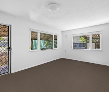 YOUR NEW FAMILY HOME AWAITS YOU! - Photo 4