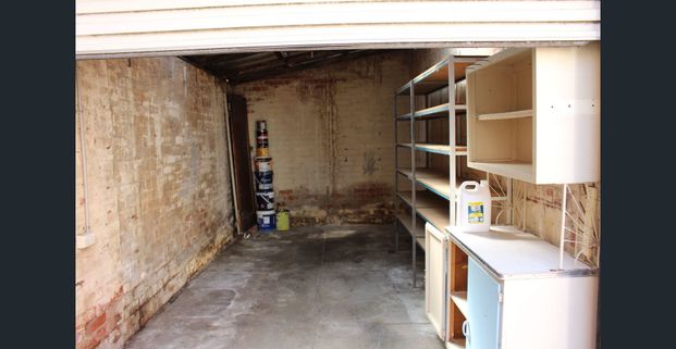 AMAZING 3 BEDROOM ART DECO - Photo 1