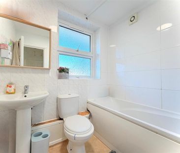 4 bedroom apartment to rent - Photo 3