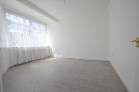 4 bedroom terraced house to rent - Photo 3