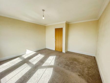4 bedroom Town House to let - Photo 4