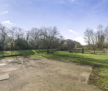 A character Oast house set in a rural location with charming countr... - Photo 1