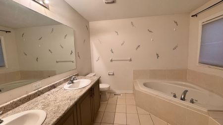 For Lease - 27 Palace Street, Thorold, Ontario - Photo 5