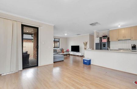 Well-Maintained Spacious Three Bedroom Home! - Photo 5