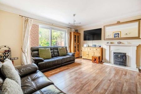 Ascot, Berkshire, SL5 - Photo 2