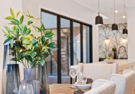 Spacious 5-Bedroom Family Home with Plunge Pool in Prime Ascot Location! - Photo 5