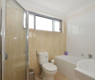 Conveniently Situated near Wentworthville Train Station&excl;&excl;&excl;&excl; - Photo 4