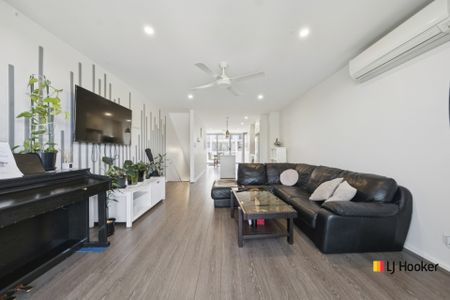 Great Townhouse With Flexible Floorplan - Photo 2