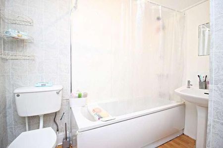 Glenroy Gardens, Chester Le Street, DH2 - Photo 3