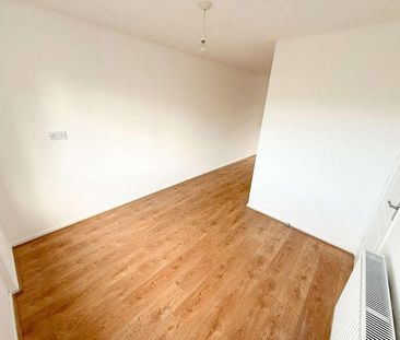 Neville Shaw, Basildon, SS14 - Photo 1