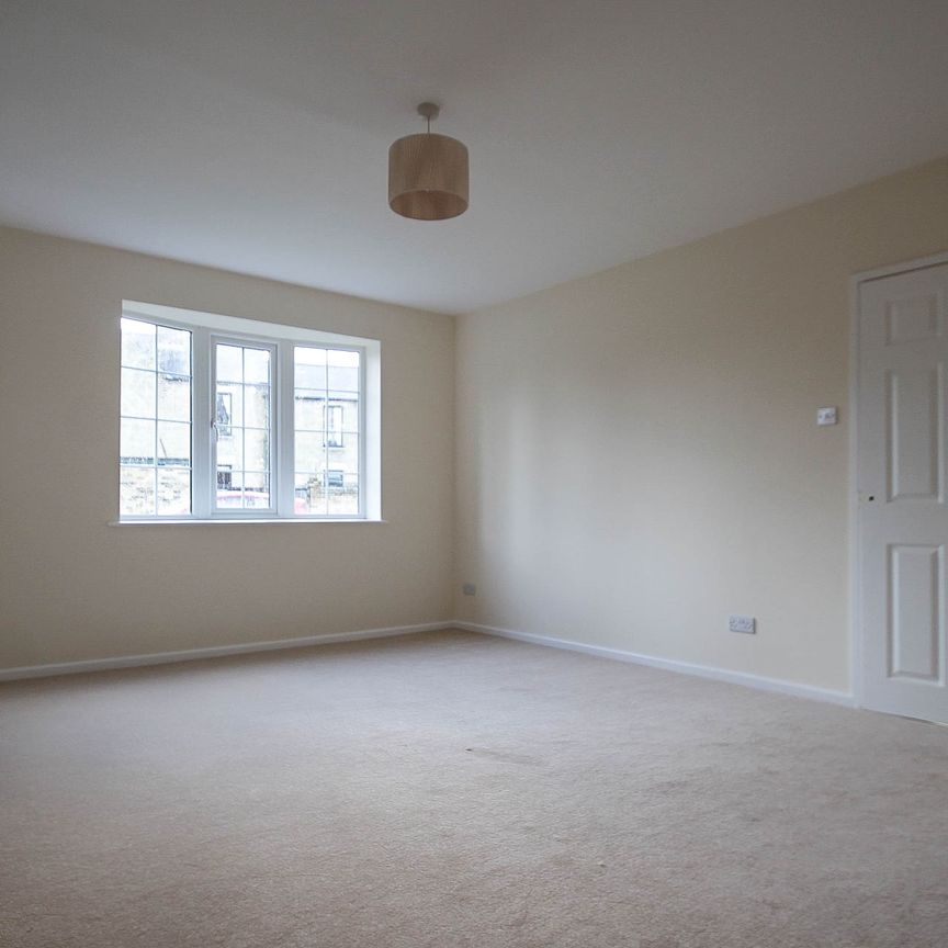 3 bedroom bungalow to rent Elms Avenue, Great Shelford, Cambridge, CB22 - Photo 1