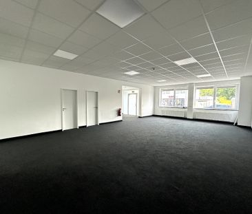KERNSANIERTES BÜROHAUS MIT LICHTKUPPEL AB ca. 225 m², KONFERENZRAUM... - Photo 2