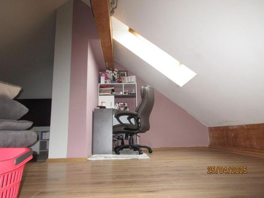 Makartstraße 8,3: Single/Paar: Schöne DG-Wohnung, 2 Zimmer, 42.06m2 WNFL und ausgebautem Spitzboden mit 35,44m2,3.Stock, Parkplätze! - Foto 1