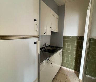 Studio on the 4th floor ideally located - Photo 3