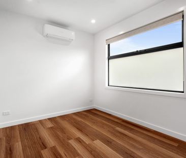 Brand New Modern Townhouse Offering Style, Space & Convenience in J... - Photo 5