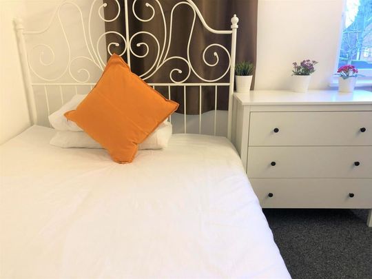 1 bedroom in a house share to rent - Photo 1