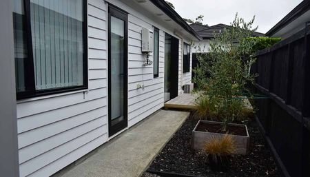 Private flat in immaculate cond. Quiet cul-de-sac. - Photo 2