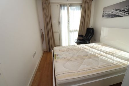 4 Bed Flat, Marner Point, E3 - Photo 2
