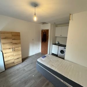 Studio Flat, Lyon Park Avenue, HA0 - Photo 2