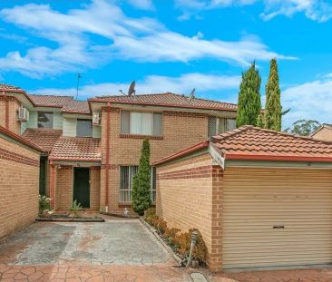 “Elegant Townhouse in PREMIUM LOCATION!!” - Photo 1