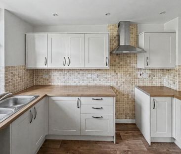 2 bedroom semi-detached house to rent - Photo 4