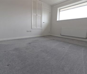 2 bedroom semi-detached house to rent - Photo 3