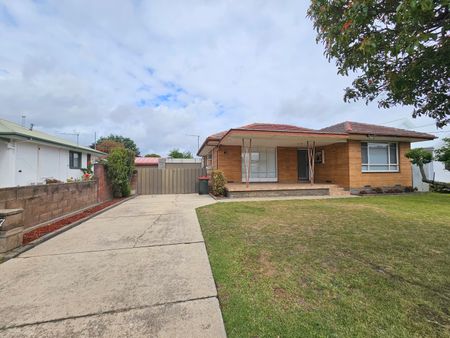 7 Mulqueeny Street, Wodonga VIC 3690 - House For Rent | Domain - Photo 3