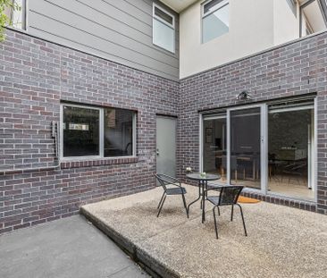 Spacious family living in a prime Strathmore setting - Photo 1