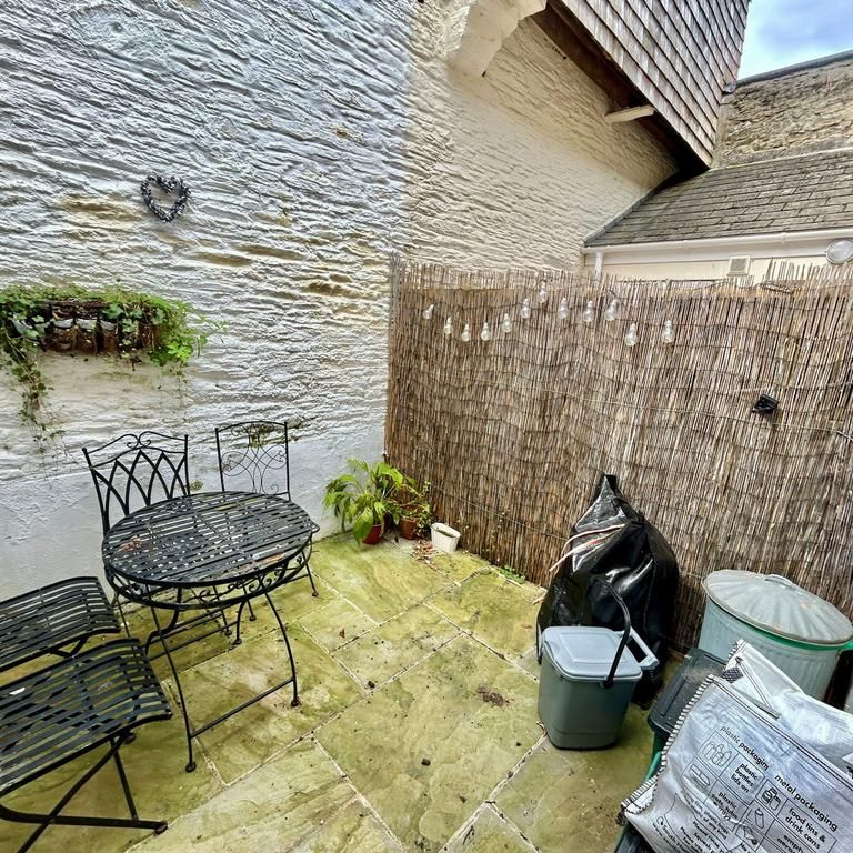 2 bedroom terraced house to rent - Photo 1