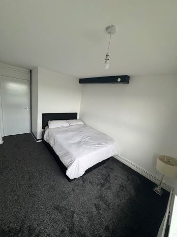 Room in a Shared Flat, Cottingley Heights, LS11 - Photo 2