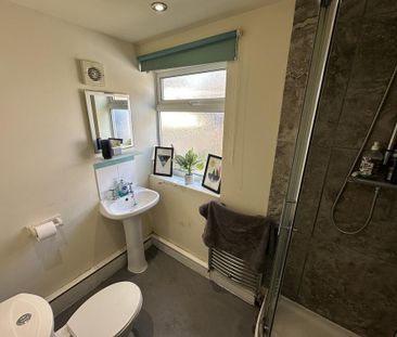 4 bedroom terraced house to rent - Photo 5