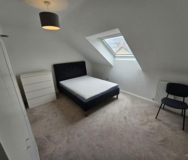 1 bedroom in a house share to rent - Photo 2