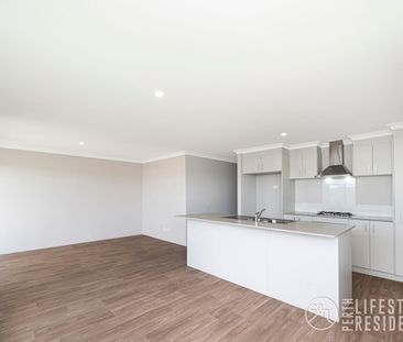 3 BED + STUDY ~ LOVELY CORNER POSITION! - Photo 6