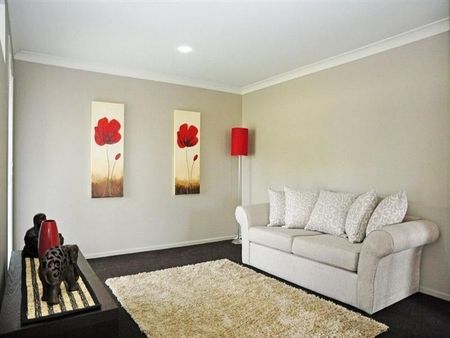 7 Blades Court, Middle Ridge QLD 4350 - House For Rent | Domain - Photo 5