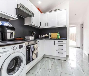 Overbury Crescent, New Addington, Croydon, CR0 - Photo 3