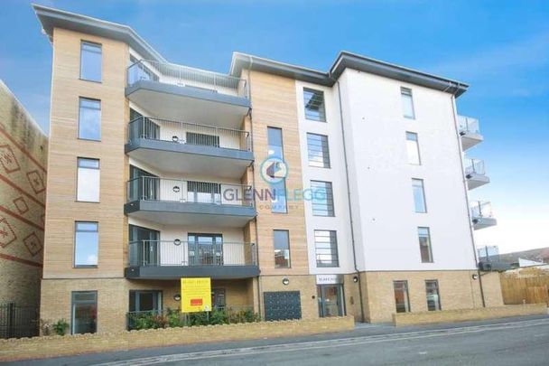 Blake House, Bishops Road, Slough, SL1 - Photo 1