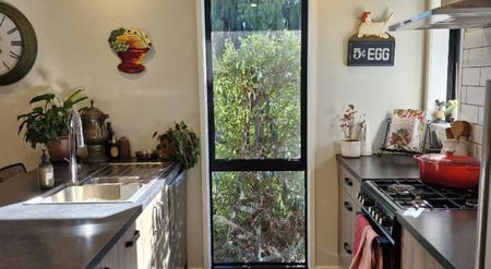 Comfortable living in Lepperton. - Photo 2