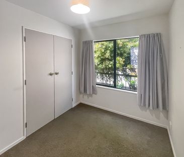 PETONE LIVING - Photo 6