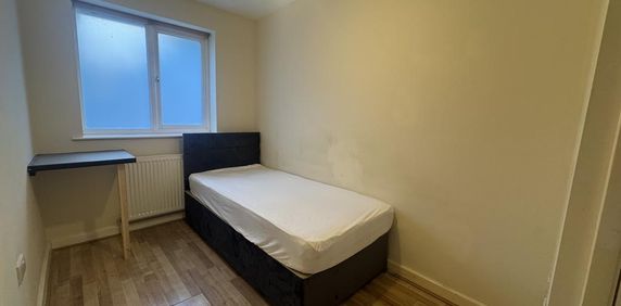 House share to rent - Photo 2