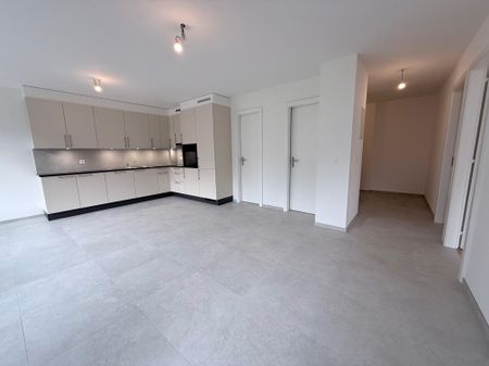 Charming 3.5 room apartment on the 3rd floor just a stone’s throw from Lake Ouchy - Photo 2